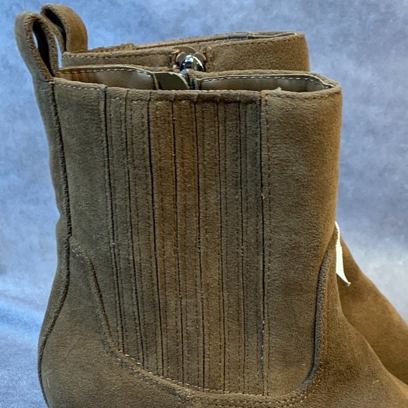 NWT Woman's Universal Thread Solita Faux Suede Cowboy Booties - Picture 4 of 14